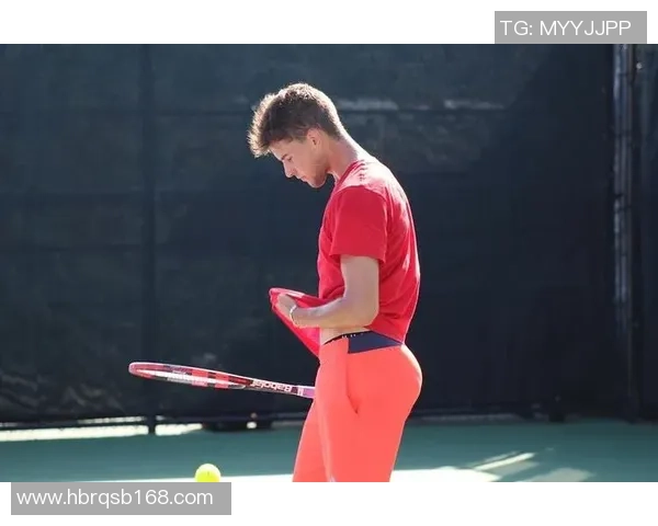 足球球星独特魅力展现 盘点那些令人印象深刻的球员臀部风采